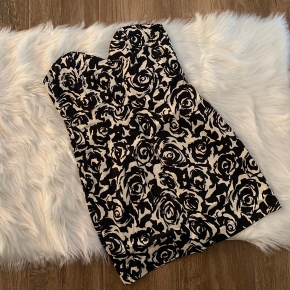 Forever 21 Sweetheart Neckline Dress - Picture 2 of 3